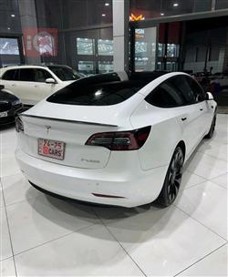 تسلا موديل 3